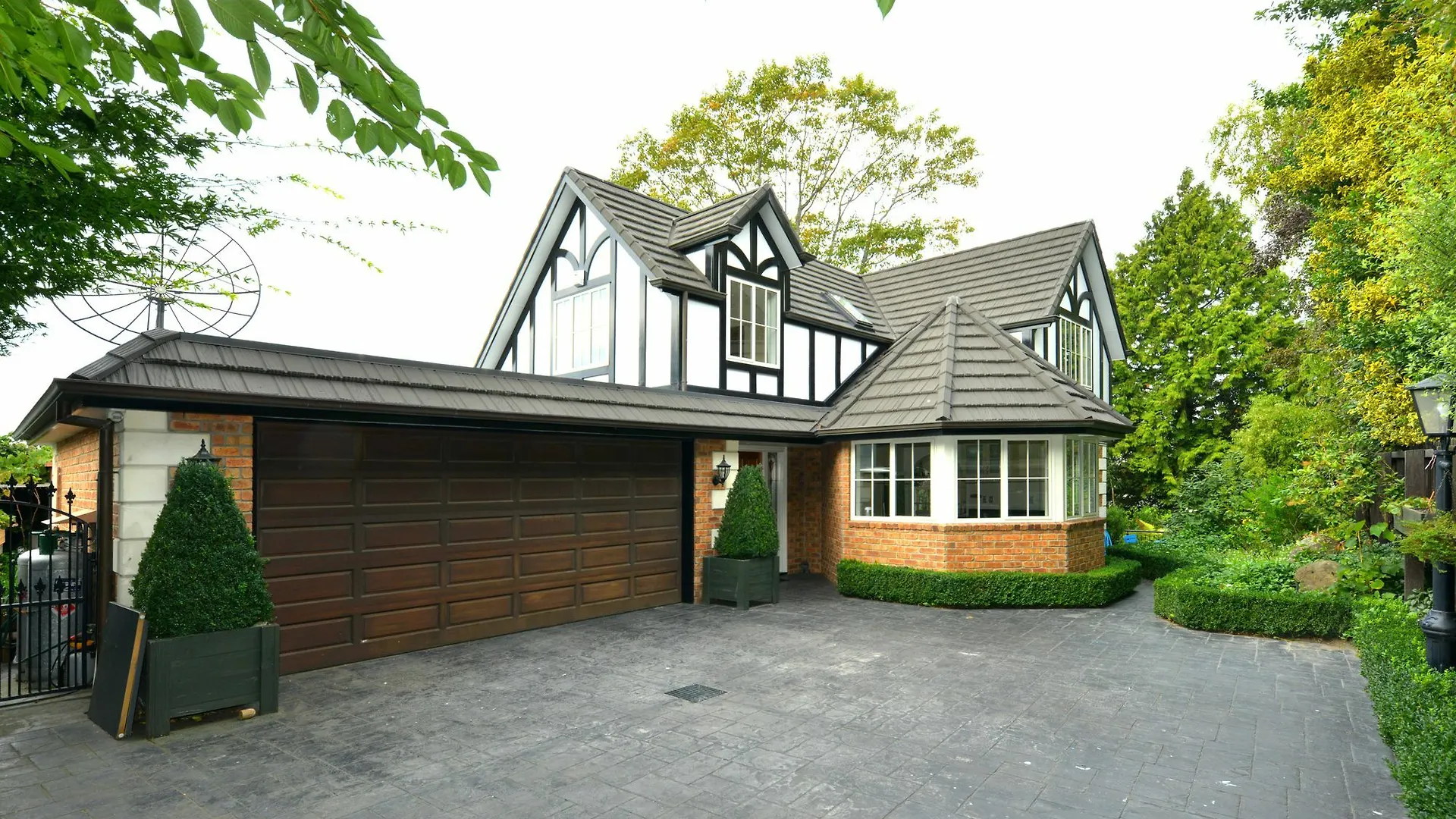 Westburn Holiday House contacts